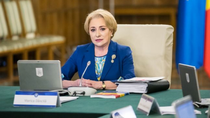Şedinţă de guvern şchiop, în duplex cu Guvernul Moldovei