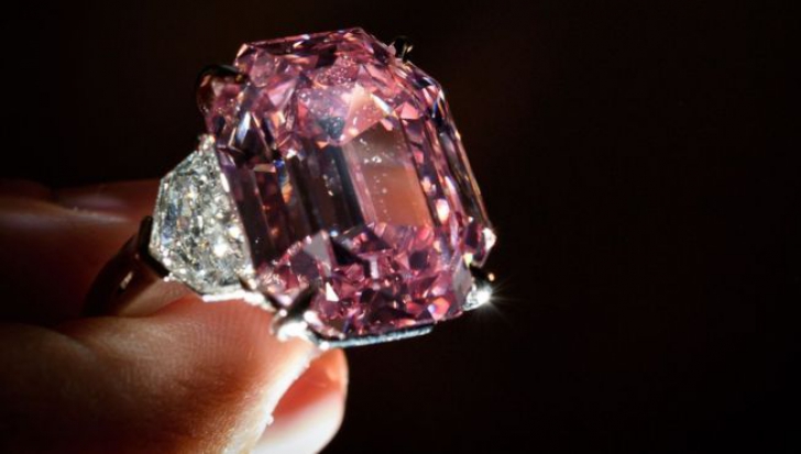 Cel mai scump diamant din lume a fost vândut! 