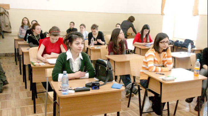 Încă un mit spulberat: românii nu învață la liceu ce studiază cei din Vest abia la facultate
