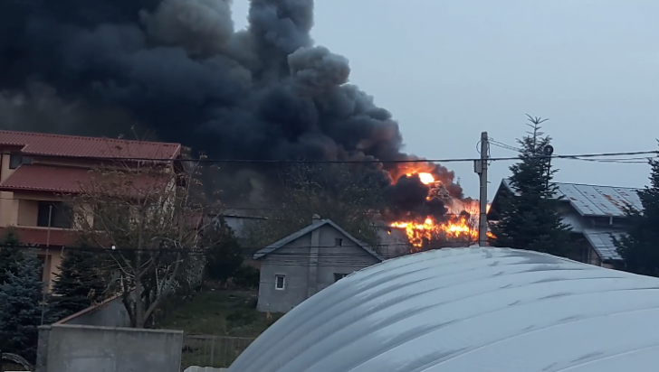 Incendiu puternic la Buftea, s-a activat din nou RO-ALERT (VIDEO)