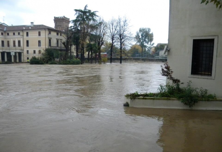 Italia din nou în alertă, au reînceput ploile şi se anunţă inundaţii (VIDEO)