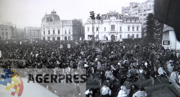 Momentul in care se sparge mitingul, in timp ce vorbea Ceausescu (21 decembrie 1989). Reproducere foto Agerpres Momentul in care se sparge mitingul, in timp ce vorbea Ceausescu (21 decembrie 1989). Reproducere foto Agerpres