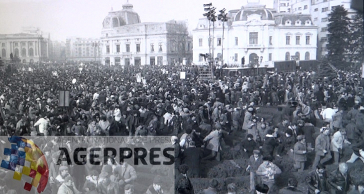 Momentul in care se sparge mitingul, in timp ce vorbea Ceausescu (21 decembrie 1989). Reproducere foto Agerpres Momentul in care se sparge mitingul, in timp ce vorbea Ceausescu (21 decembrie 1989). Reproducere foto Agerpres
