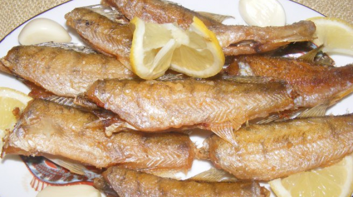 Dezlegare la peşte: Cum să prepari cel mai gustos şi crocant peşte prăjit 