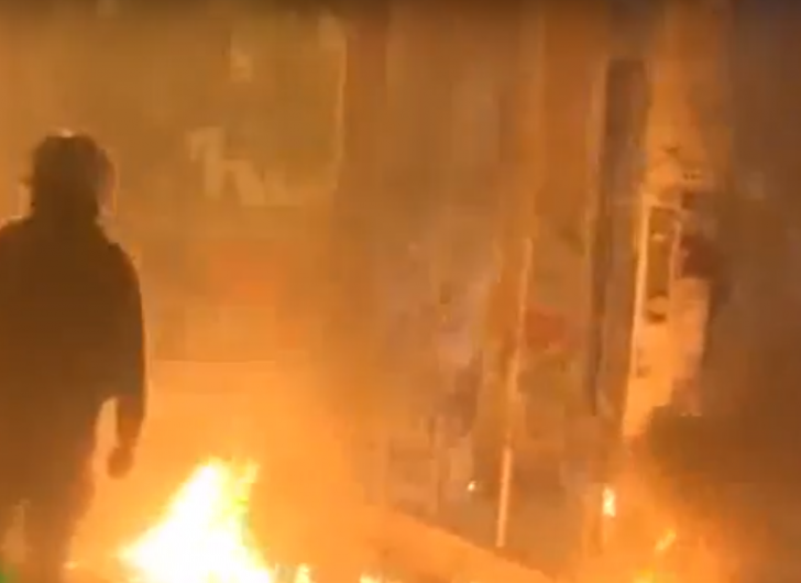 Proteste violente la Atena, peste zece mii de oameni în stradă (VIDEO)