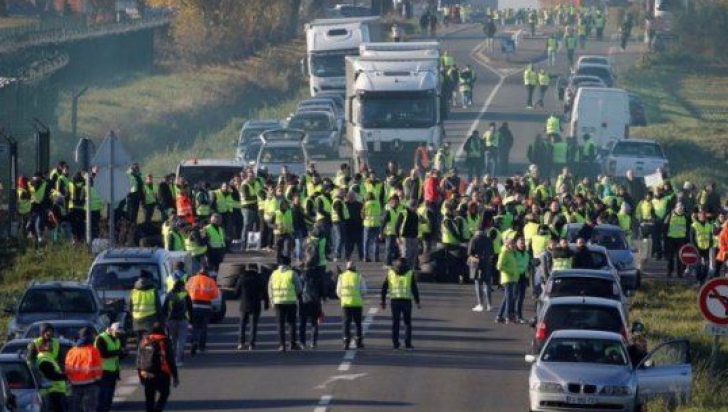 Transportatorii ameninţă Guvernul cu proteste ca în Franţa, dacă nu li se restituie supraaciza