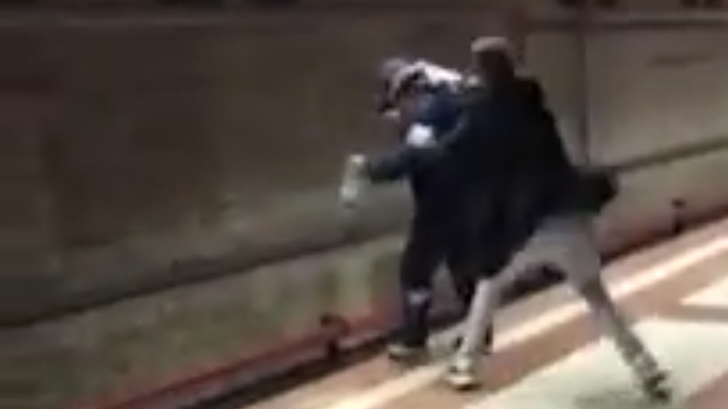Un student vrâncean a salvat un om care încerca să se arunce în fața metroului