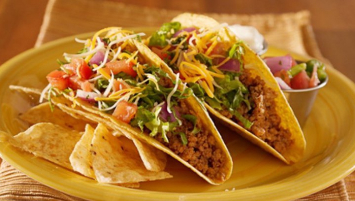 Aşa faci cel mai delicios tacos mexican la tine acasă. Reţeta originală