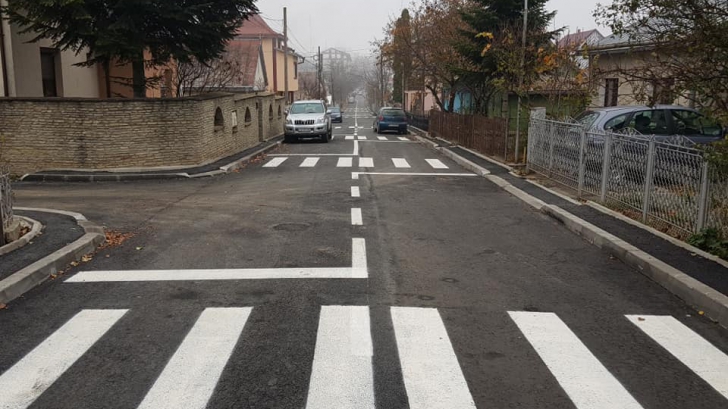 FOTO Dorel de Suceava a făcut nouă treceri de pietoni pe o stradă de 300 de metri