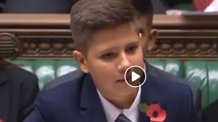 Un copil român a ridicat parlamentarii britanici în picioare. Discurs emoționant