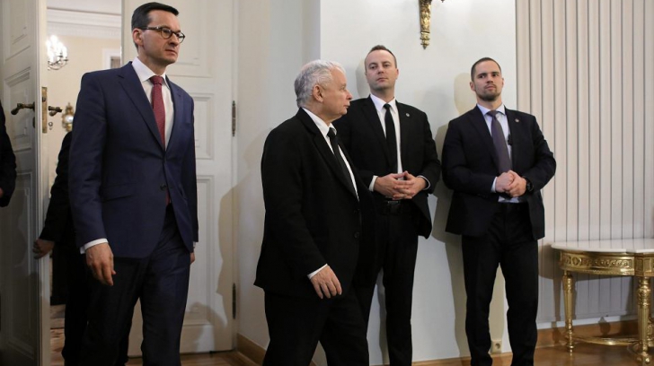 Conservatorii din Polonia se prăbușesc în sondaje în plin scandal de corupție