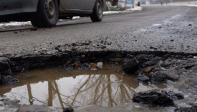 Groapă plină cu apă