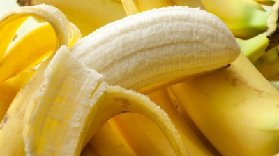 Ce sunt, de fapt, firele albe care se desprind de pe banane când le decojim