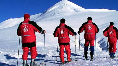 Tragedie în Masivul Bucegi. Mai mulţi turişti, surprinşi de avalanşă: un mort