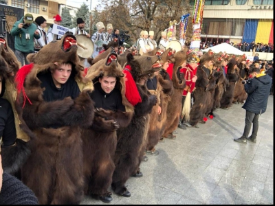 Urșii de la Comănești, atracția Festivalului de Datini de la Vaslui