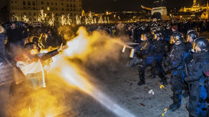 O nouă noapte de proteste ridică tensiunea la Budapesta. Viktor Orban, sub presiune