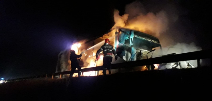 Mașini în flăcări pe DN 19. O persoană a murit carbonizată(Imagini șocante)