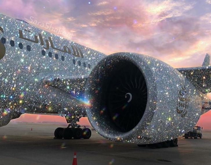 Avionul Boeing 777 îmbrăcat de arabi în diamante şi cristale