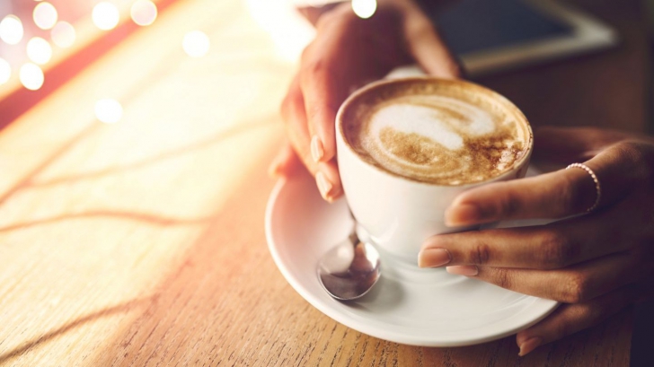 Trucuri despre cum să îţi pregăteşti cafeaua acasă ca la cea mai buna cafenea din oraș 