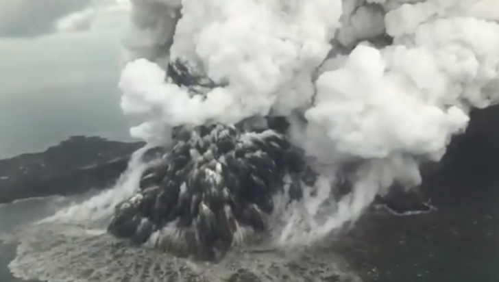 "Copilul lui Krakatoa", vulcanul care a semănat teroare şi moarte în Indonezia (VIDEO)