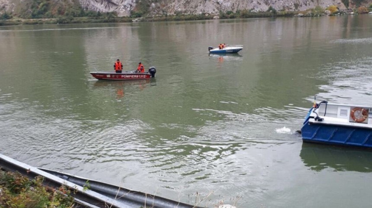 Mehedinţi. O mașină a căzut în Dunăre. Scafandrii au scos o femeie decedată din autoturism