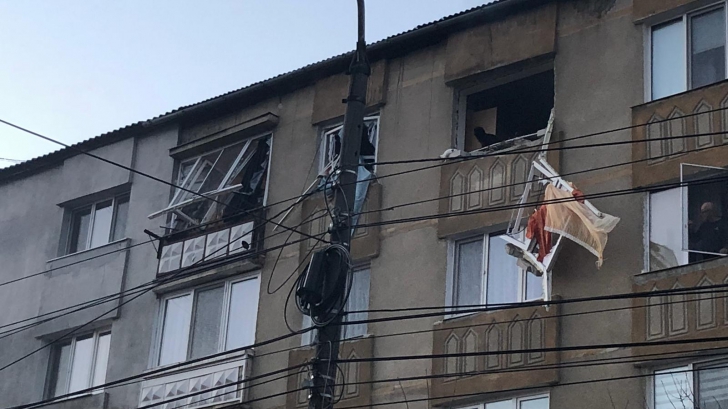 Tentativă de suicid: Un bărbat a sărit de la etajul 4 al unui apartament din Bistrița