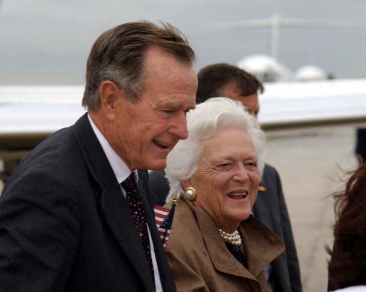 George HW Bush și soția sa Barbara