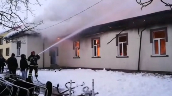 Incendiu de proporţii într-o localitate din Olt (VIDEO)