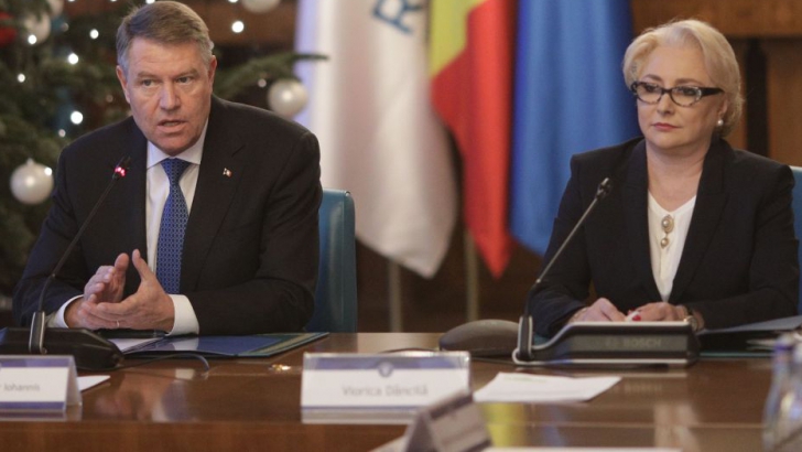 Klaus Iohannis și Viorica Dăncilă în ședința de guvern