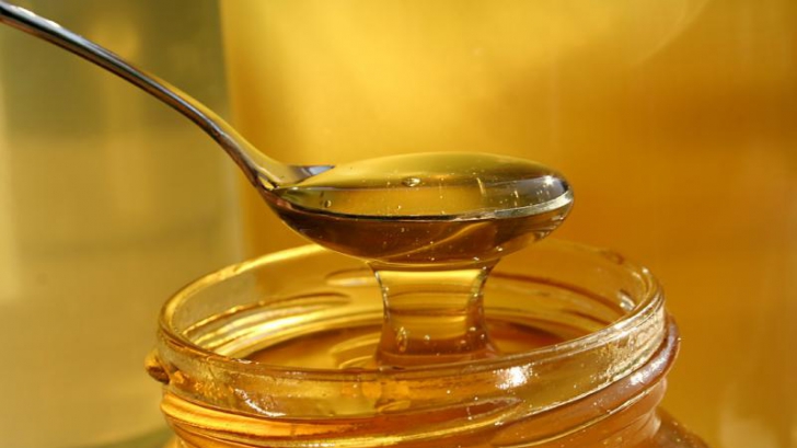 Cum deosebești mierea naturală de cea artificială