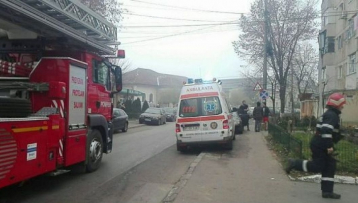 Panică în centrul orașului Galați: Miros puternic de gaz la blocul afectat de tasarea de teren