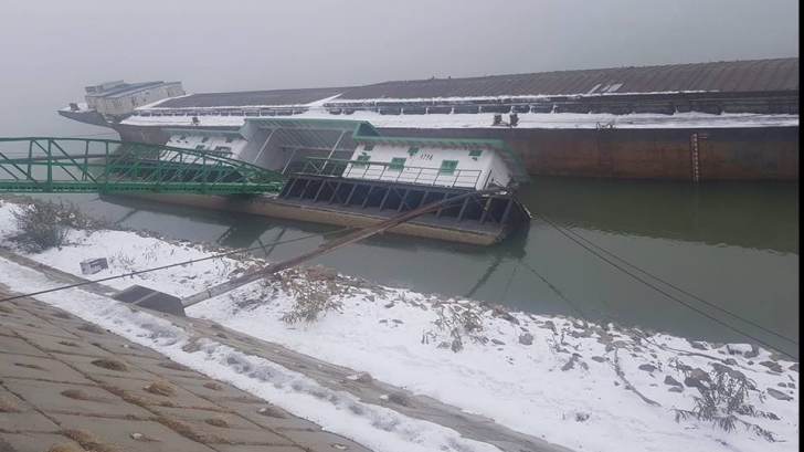 Pontonul de acostare din Portul Giurgiu s-a rupt și a căzut în Dunăre