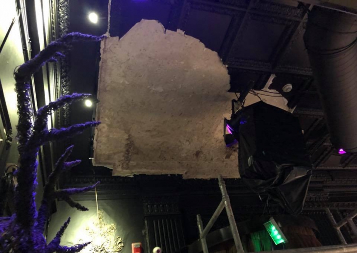 Incident la un club cunoscut din Bucureşti, au căzut bucăţi de tencuială
