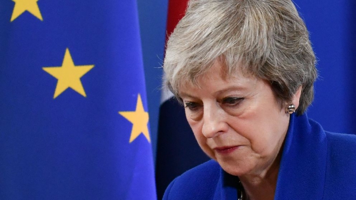 Theresa May respinge speculaţiile că ar putea demisiona 