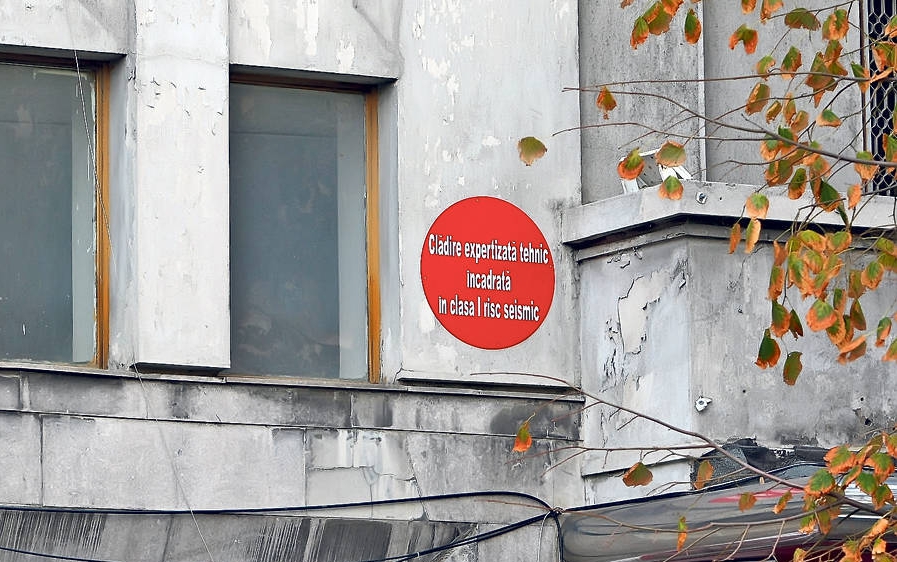 În an electorla, Nicușor Dan se apucă de renovat clădirile demolabile din București
