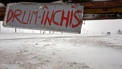Alertă în Masivul Bucegi: Turişti blocaţi în maşini