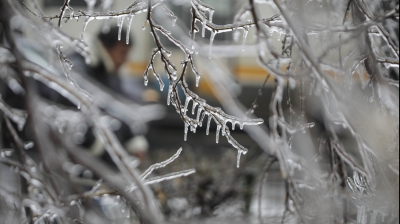 DEZASTRUL de după. Fenomenul freezing rain paralizează România 