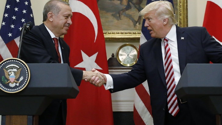 Trump amenință că ”va devasta Turcia, economic”, dacă îi lovește pe kurzi