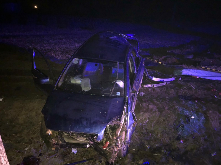 Tragedie în Constanţa: Șofer mort după ce a intrat cu mașina într-un copac