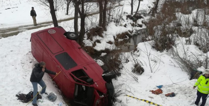 Microbuz cu pasaageri, accident cumplit în Bacău: un mort, 5 răniți