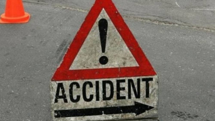 Accident pe DN 13, după coliziunea dintre un autocar şi un TIR