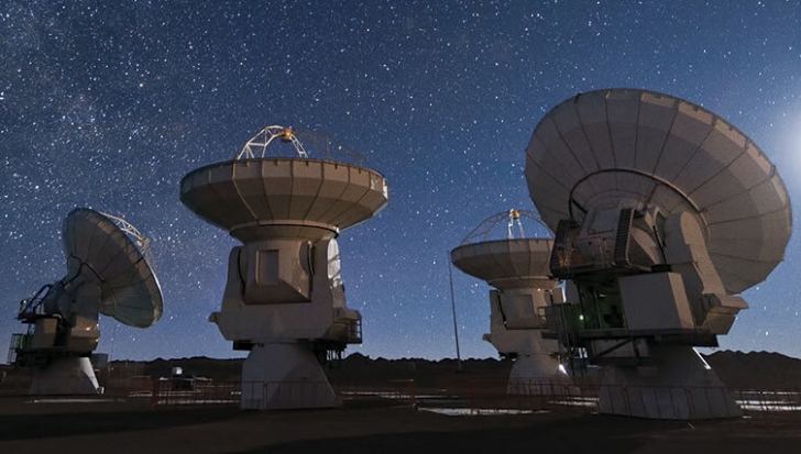 Semnale radio misterioase dintr-o altă galaxie