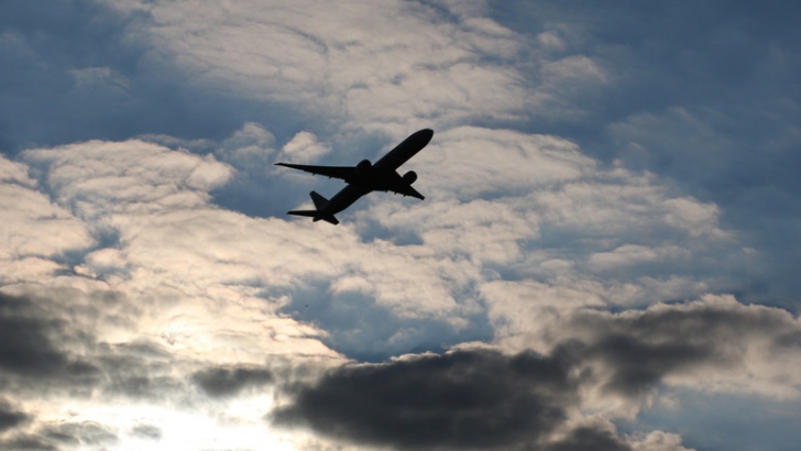 ATERIZARE DE URGENŢĂ la Timişoara: Avionul, cu 182 de pasageri la bord, zbura pe ruta Londra-Salonic