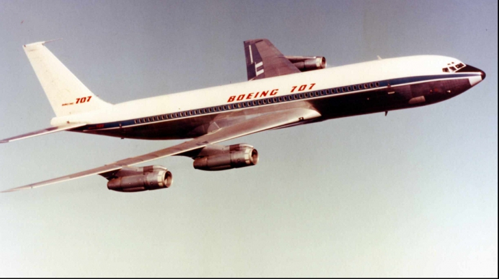 Imagini șocante cu avionul Boeing 707 prăbușit peste o casă