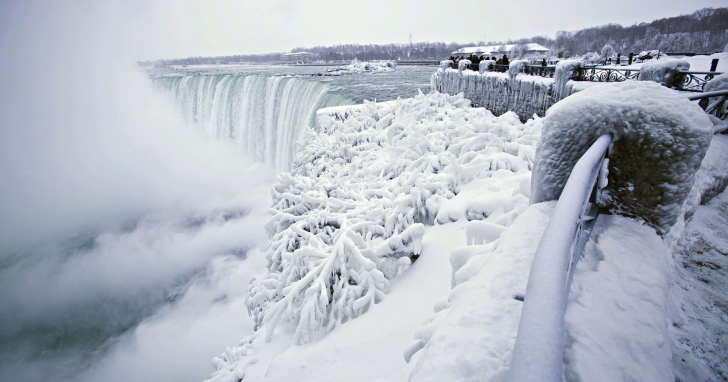 Cascada Niagara a înghețat! Imagini de poveste 