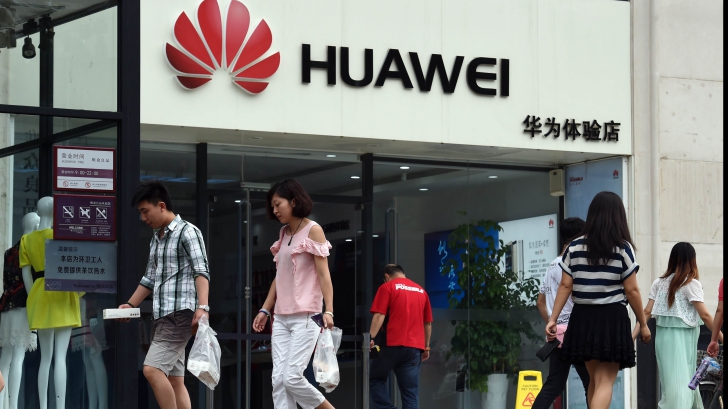 Angajații de la Huawei, sancționați pentru mesajele de Anul Nou