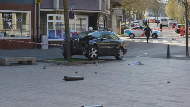 Incident sângeros la Luxemburg. Un șofer a intrat cu mașina în mulțime. Fiul său, printre victime