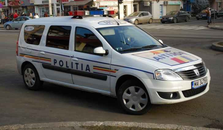 Poliţistul Bogdan Bănică, după ce a aflat salariul unui infirmier: "Mi-am cumpărat o găleată cu mop"