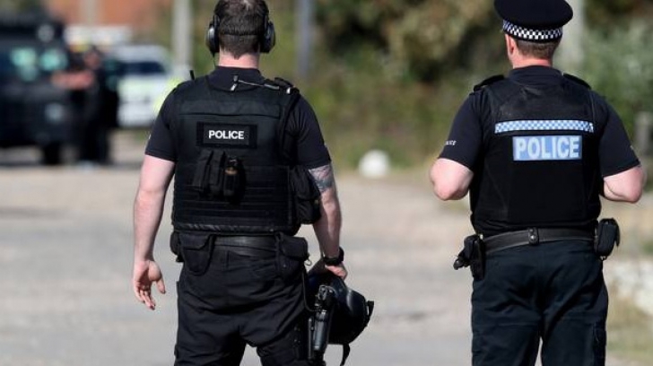 Atentat în Irlanda de Nord: o bombă a explodat într-o maşină parcată în faţa unui tribunal