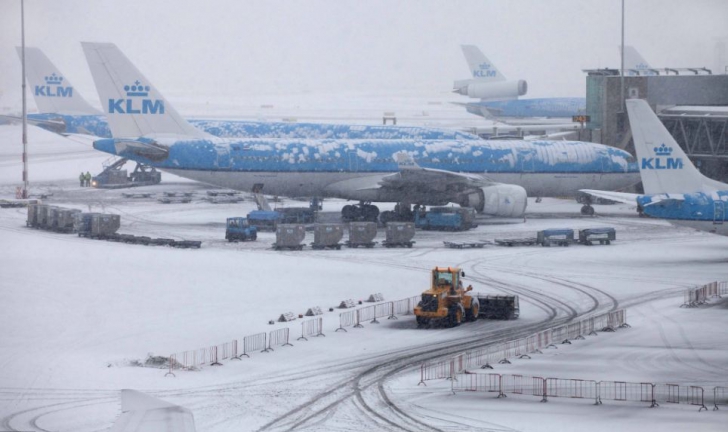 Vreme extremă în Europa, KLM anunţă anularea a peste 150 de zboruri